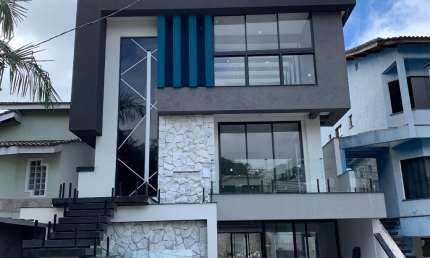 Sobrado de Alto Padrão à Venda no Condomínio Aruã – 280 m² de sofisticação e conforto