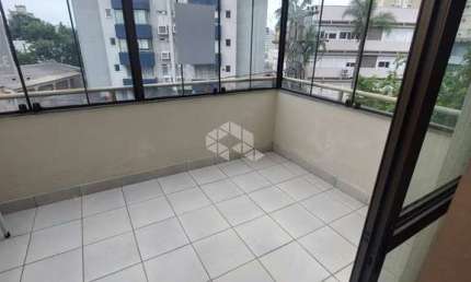 Apartamento 02 dormitórios, suíte americana, ampla sacada, bairro Santana