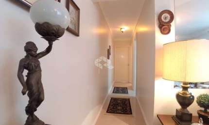 VENHA CONHECER ESTE BELO APARTAMENTO REFORMADO E SEMI MOBILIADO COM 2 DORMITÓRIOS ILUMINADO E AREJADO!
