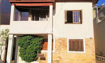 Casa com 3 dormitórios 2 vagas no bairro Santo Antônio