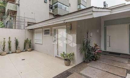 LINDA RESIDÊNCIA DE 381 M2 COM 4 SUITES E 4 VAGAS NA BELA VISTA