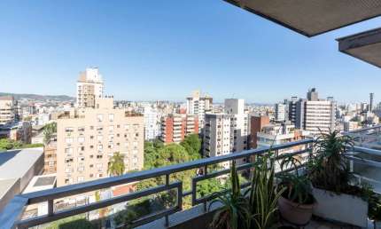 Cobertura de 282m2 ,3 quartos e 2 vagas em Petrópolis