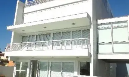 CASA DE ALTO PADRÃO COM 4 DORMÍTÓRIOS E 8 VAGAS DE GARAGEM