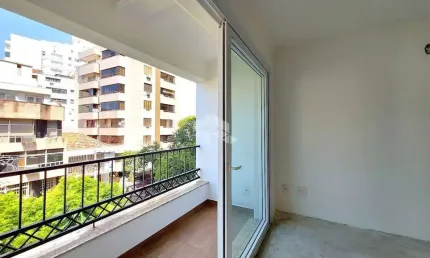 APTO DE FRENTE COM SACADAO ABERTO , EM ÚLTIMO ANDAR , COM VAGA E ELEVADOR