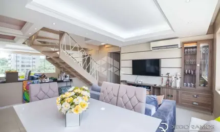 Cobertura de 3d com 1 suíte,  2 vagas cobertas e escrituradas no bairro Petrópolis