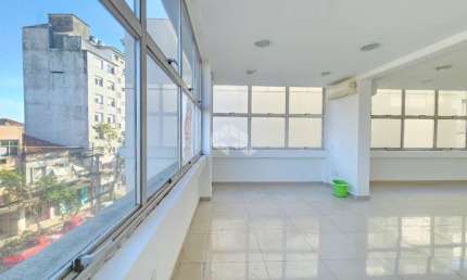 SALA COMERCIAL DESOCUPADA , DE FRENTE, COM PORTARIA PRESENCIAL E VAGA DE GARAGEM COBERTA