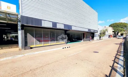 PRÉDIO COMERCIAL TRADICIONAL COM ACESSO DE FRENTE A FUNDOS EM PLENA AVENIDA FARRAPOS