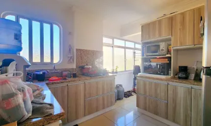 Apartamento de frente, desocupado com vaga  coberta próximo a sogipa