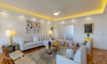 Lindíssimo apartamento reformado e decorado com muito requinte em frente a praça julio de castilhos