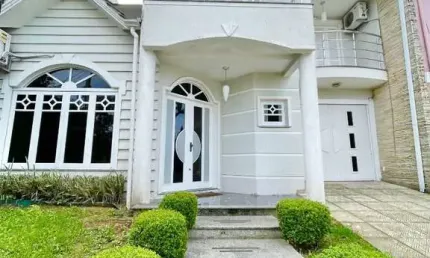Sobrado com 3 dormitórios à venda, 249 m² por R$ 1.100.000,00 - Vale do Sol - Cachoeirinha/RS
