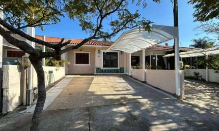 Casa com 2 dormitórios para alugar, 68 m² por R$ 2.865,00/mês - Central Park - Cachoeirinha/RS