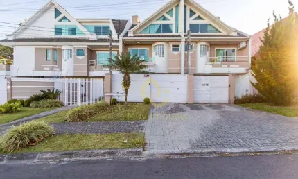 Sobrado Triplex à Venda no Bacacheri – 3 Quartos, Suíte com Hidro, Espaço Gourmet e 2 Vagas.