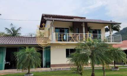 Chácara com 3 casas  localizada no bairro Escalvados em Navegantes SC