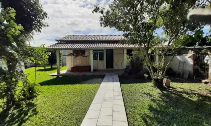 Linda Casa em amplo terreno localizada no bairro Santa Lídia em Penha SC