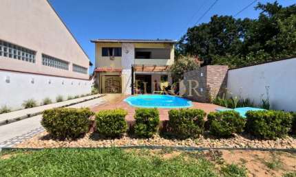 Sobrado com piscina localizado no Gravatá de Penha SC, casa com 4 dormitórios