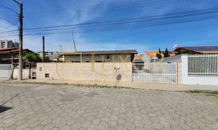 Casa localizada na Armação de Penha SC, 3 dormitórios perto do Beto Carrero