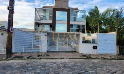 Linda cobertura  muito bem localizada na praia do Gravatá em Navegantes SC.