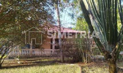 Chácara – Alpes das Águas – São Pedro/SP.  AC – 300 m². AT – 5.000 m²