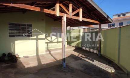 VENDA – Cód. CRV1372503 – Casa de esquina com 2 dormitórios no Jd. Navarro! 