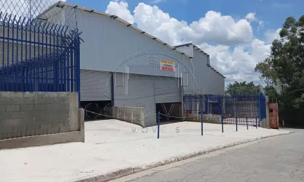 GA5520 - Alugo ou vendo este galpão no Tamboré com 3.550 mts de terreno, 2.500 mts de galpão, 1.743 mts de área fabril, 11 mts de pé direito e 4 docas