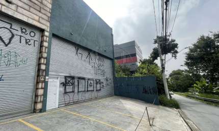 GA5086 - Alugo ou vendo este galpão em Cotia com 225 metros de construção, 180 metros de área fabril, 45 metros de mezanino (a ser construído).