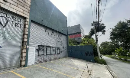 GA5086 - Alugo ou vendo este galpão em Cotia com 225 metros de construção, 180 metros de área fabril, 45 metros de mezanino (a ser construído).