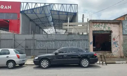 GA5469 - Galpão para Locação em Osasco com 350 metros de área construída, 300 mts de área fabril, entra carreta.