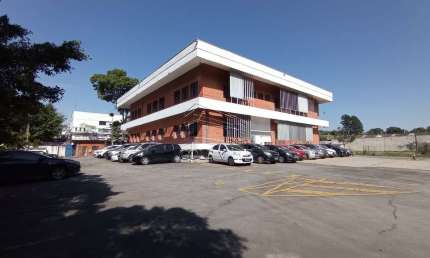 PR0084 - Alugo este prédio no Taboão da Serra com 2.444 metros de terreno, 1.270 metros de área construída, 2 pavimentos + o subsolo, vaga para 60 veí