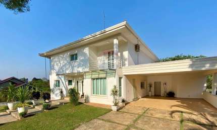 Oportunidade Única: Casa de Luxo em Condomínio de Chácara