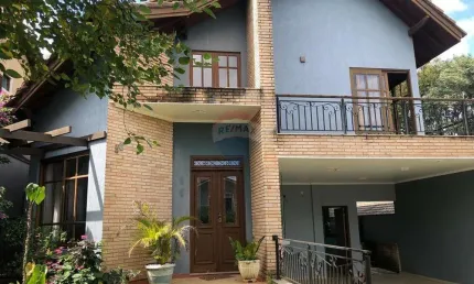 CASA À VENDA, 3 DORMITÓRIOS, 1 SUÍTE, CONDOMÍNIO ARUJÁ VILLE 1 em ARUJÁ SP.
