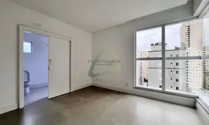 Apartamento com 3 quartos à venda na Rua 296, 238, Meia Praia, Itapema por R$ 1.750.000
