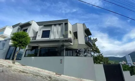 Casa em condomínio fechado com 3 quartos à venda na Rua Milton José Serpa, 238, Balneário Perequê, Porto Belo por R$ 4.390.000