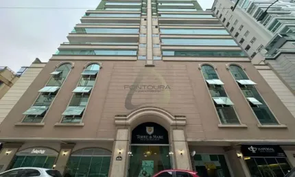 Apartamento à venda na Rua 242, 404, Meia Praia, Itapema por R$ 1.800.000