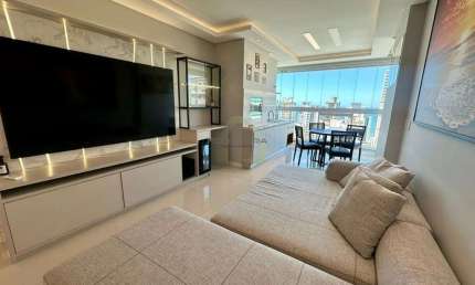 Apartamento com 4 quartos para alugar na Rua 236, 354, Meia Praia, Itapema por R$ 13.161