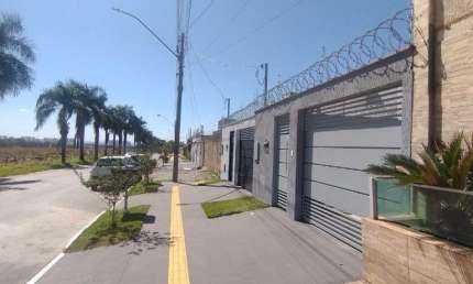 Casa à venda no Residencial Flamingo em Goiânia com 3 quartos sendo 1 suíte