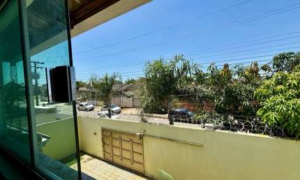 Casa com segundo andar + um barracão ao lado individualizado