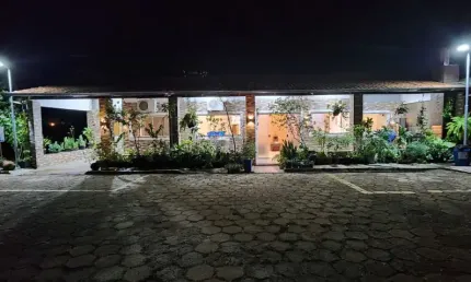 Casa em condomínio fechado em caldas novas com 3/4 sendo uma suíte
