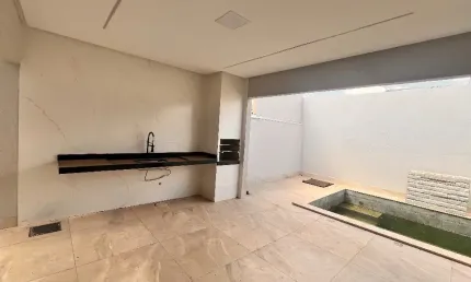 Sobrado com três suítes plenas com piscina aquecida, varanda goumet e três vagas de garagem. moinho dos ventos próximo de todas as conveniências. fino acabamento que proporciona conforto e segurança p