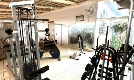 **Espaçosa Casa com Área Gourmet no Jardim Mont Serrat**