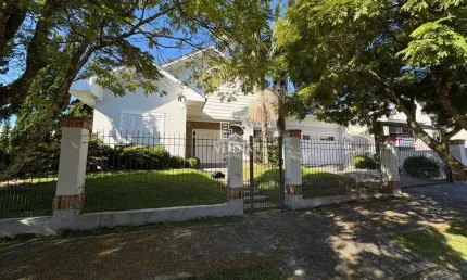 CASA TÉRREA DE 03 DORMITÓRIOS C/ 01 SUÍTE E PISCINA EM CONDOMÍNIO FECHADO