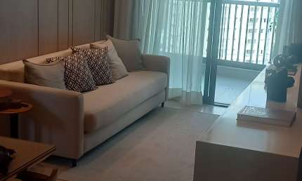 Apartamento totalmente  mobiliado  com 2 dormitórios  sendo 1 suíte 2 vagas determinadas