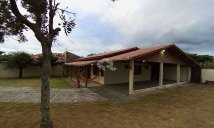 Vende-se Casa na Praia do Ervino - Apenas 250 metros do mar!