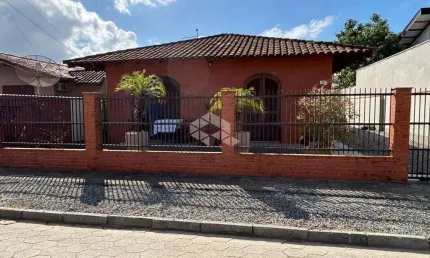 Casa em excelente localização no bairro ubatuba | são francisco do sul-sc