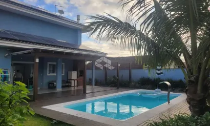 Sobrado com piscina em Ubatuba - São Francisco do Sul-SC