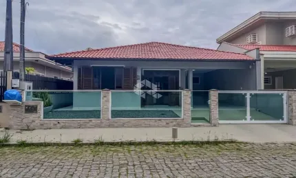 Casa à venda na Praia da Enseada 150 metros do mar  São Francisco do Sul/SC