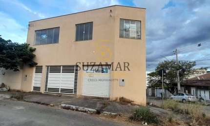 Casa para Venda em Governador Valadares, Castanheiras, 2 dormitórios, 1 banheiro, 1 vaga