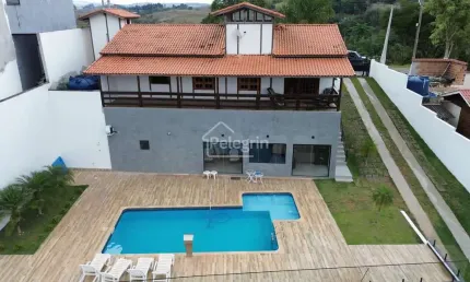 Magnífica Casa em Condomínio Fechado com Vista para a Represa em Igaratá, SP