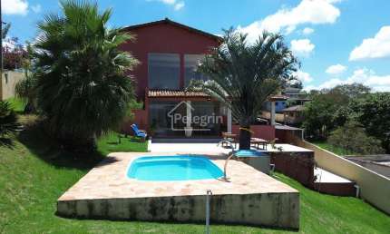 Magnífica Casa à Venda em Atibaia com Vista Espetacular para a Pedra Grande