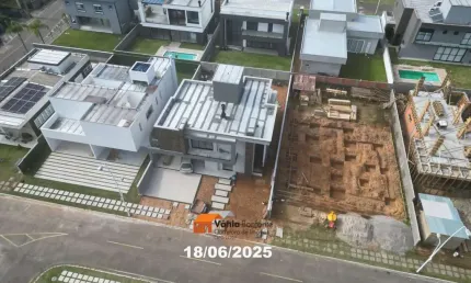 Casa para Venda em Florianópolis, São João do Rio Vermelho, 3 dormitórios, 3 suítes, 4 banheiros, 2 vagas
