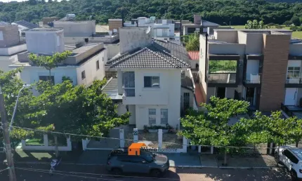 Casa para Venda em Florianópolis, São João do Rio Vermelho, 3 dormitórios, 3 suítes, 4 banheiros, 2 vagas